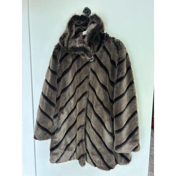 Hannah by Marlo Faux Fur Hooded Chevron Striped Sable Coat Gray Women's Size 1X - Picture 3 of 5